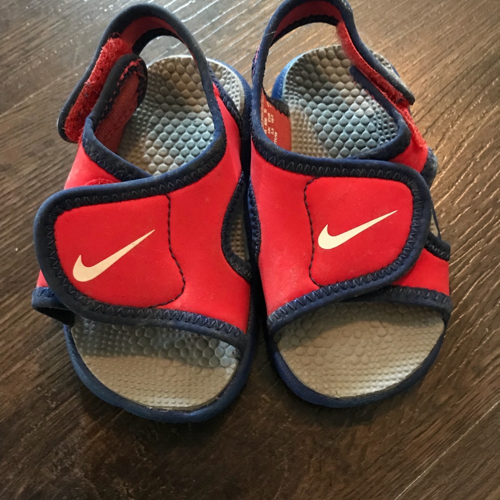 Super cute and easy toddler Nike sandals